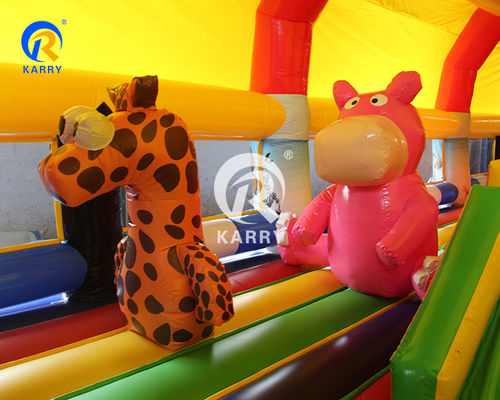 Largo parque infantil para crianças e adultos