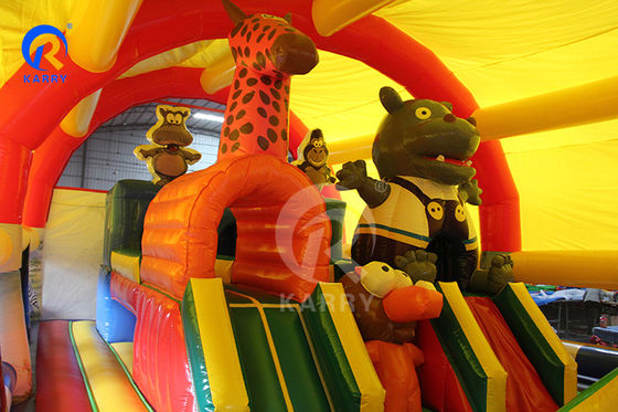 Largo parque infantil para crianças e adultos