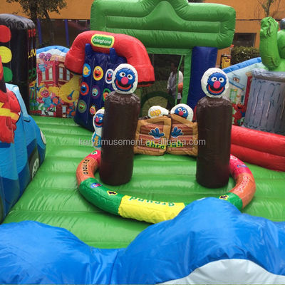 Dimensão personalizada Rua Sésamo Soldado inflável Castelo de saltos para 14 anos