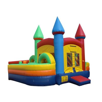 Casa de salto com slide