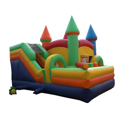 Casa de salto com slide