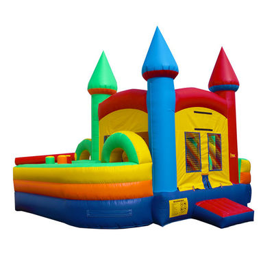 Casa de salto com slide