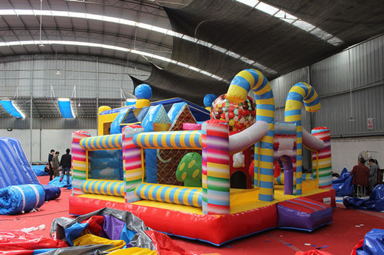 Jardim de Jogos para Crianças no Exterior Essential KARRY Inflável Candy House Combo Bouncer com Slide