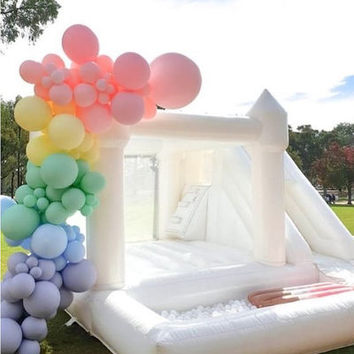 Casamento desenhado à mão Salto do castelo com escorrega e poço de bolas Expresso transporte aéreo