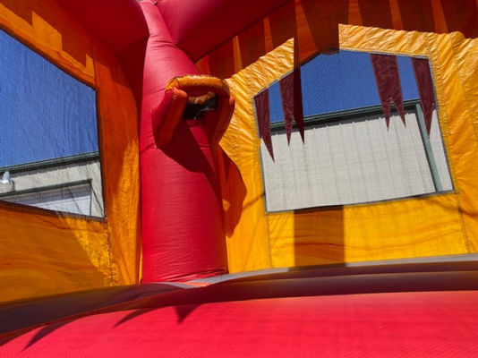 Combinação de escorregador inflável Knight Palace com material PVC e certificado EN14960