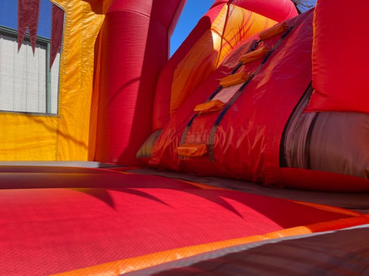 Combinação de escorregador inflável Knight Palace com material PVC e certificado EN14960