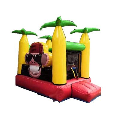Um guarda-roupa inflável comercial com acessórios e design de mini macaco