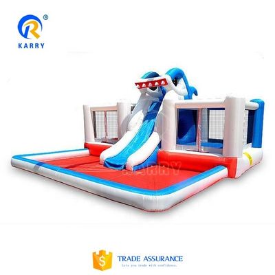 Castle Kids inflável tubarão saltar casa com deslizamento de água e design portátil