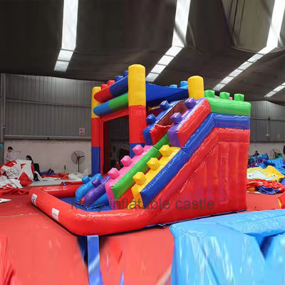 Combinação comercial de castelo de salto com blocos de construção de PVC infláveis e escorrega