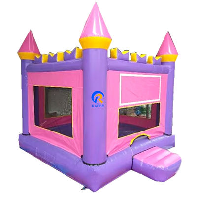 Castelo inflável rosa para brincar com saltos de crianças
