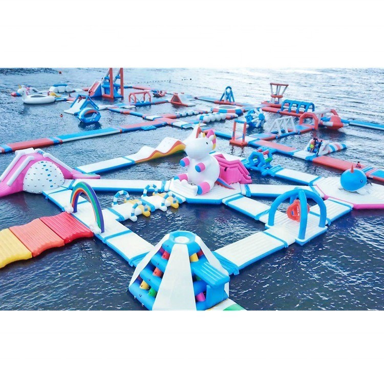 Liberte a sua criança interior Parque aquático inflável de unicórnio colorido para toda a família