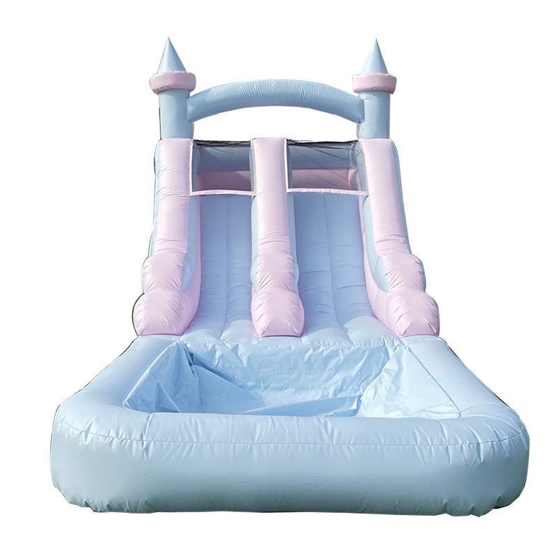 Entretenimento interior e exterior Deslizamento de água inflável de cor clara com piscina