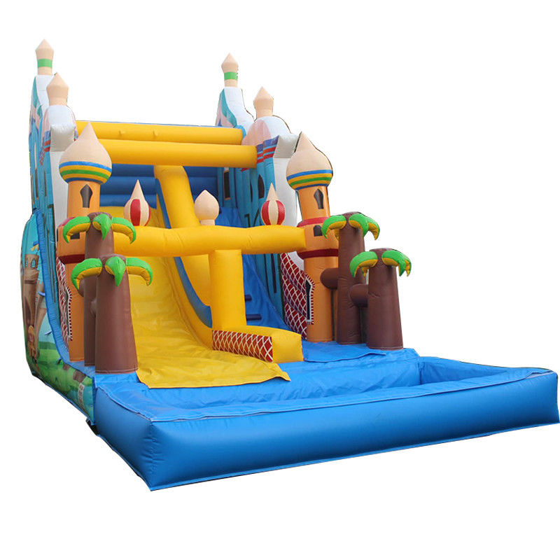Capacidade máxima 100-500 kg Castelo inflável com escorrega molhada para piscina de água interna