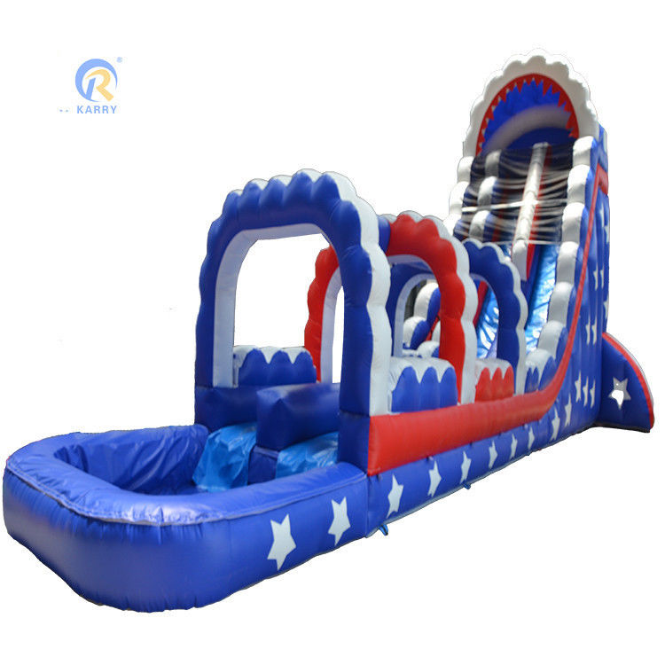 Obtenha o melhor de ambos os mundos com o nosso grande deslizamento de água inflável e castelo salto