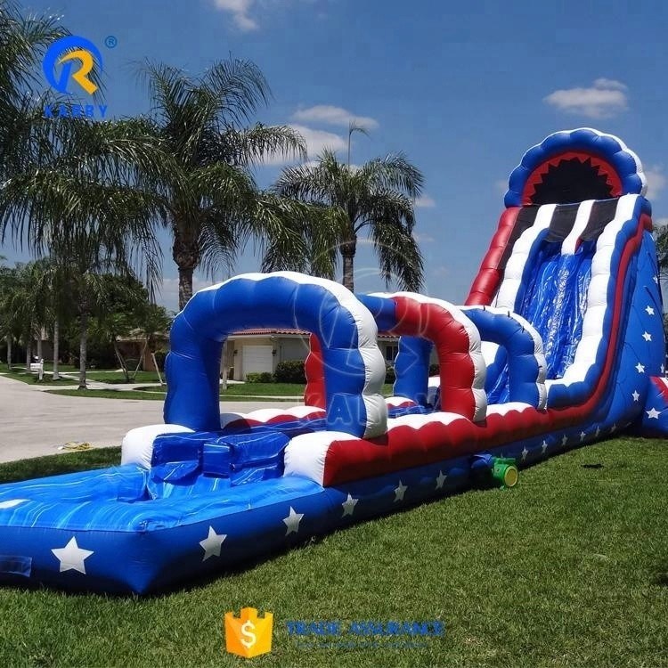 Deslizamento de água inflável comercial ao ar livre com estilo da bandeira dos EUA e pista de deslizamento super longa