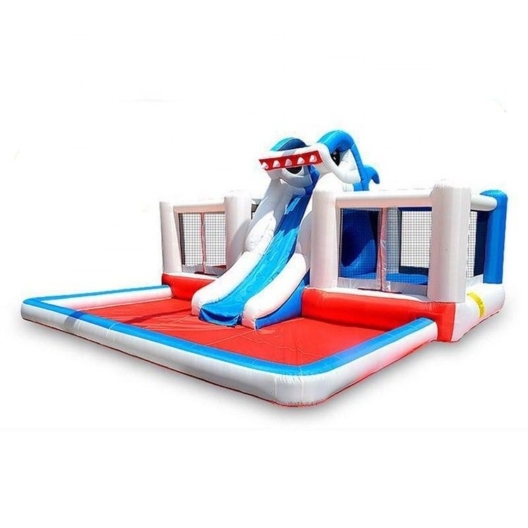 Castle Kids inflável tubarão saltar casa com deslizamento de água e design portátil